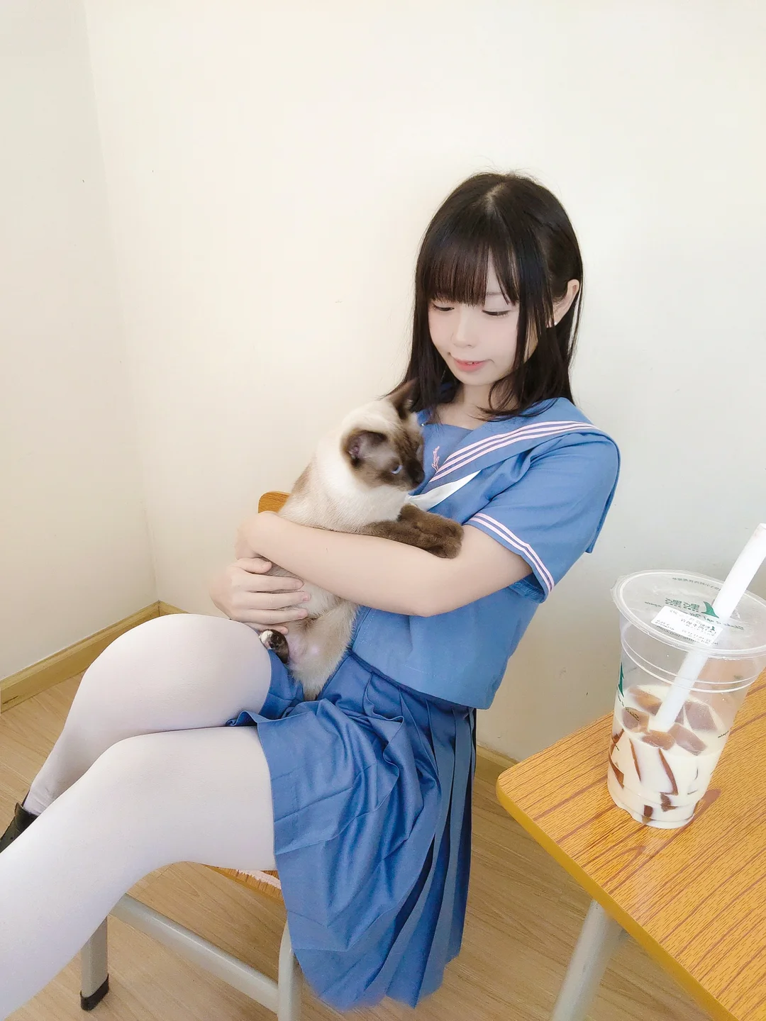 十万珍吱伏特 - 撸猫日记 [102P,1V-305MB] tg@simisebaisi 【丝足阁】067.webp